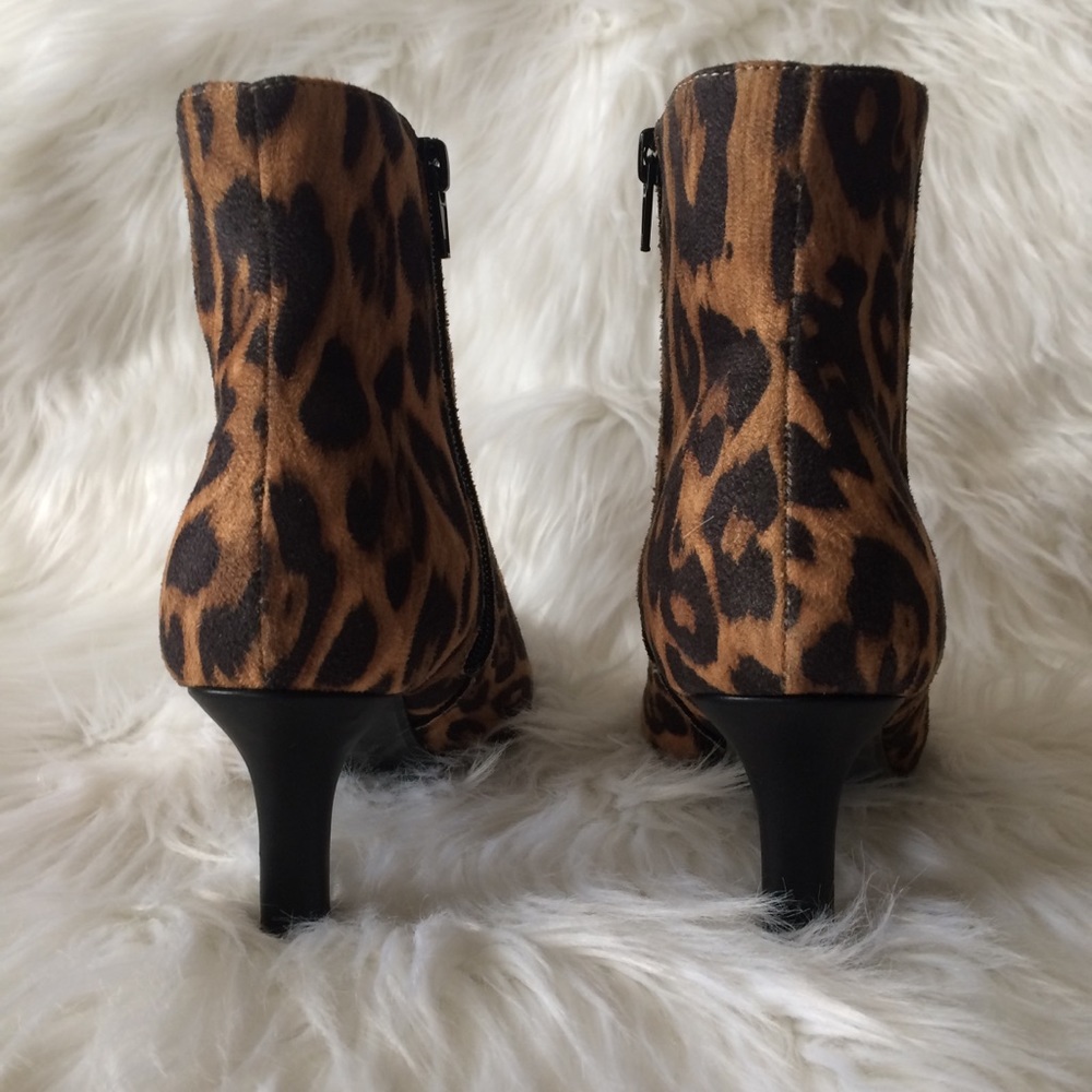 Leopard print faux suede ankle boots - Picture 6 of 7
